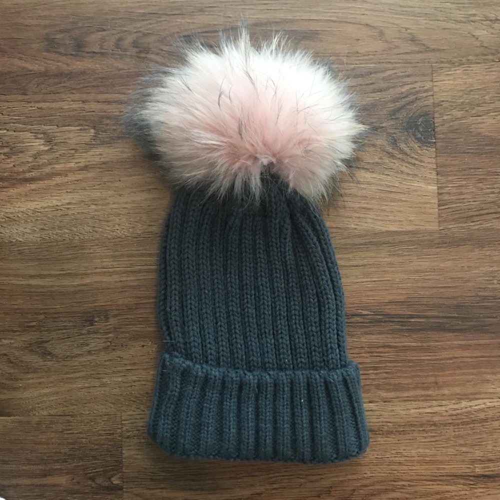 Raccoon Pom Pom winter hat